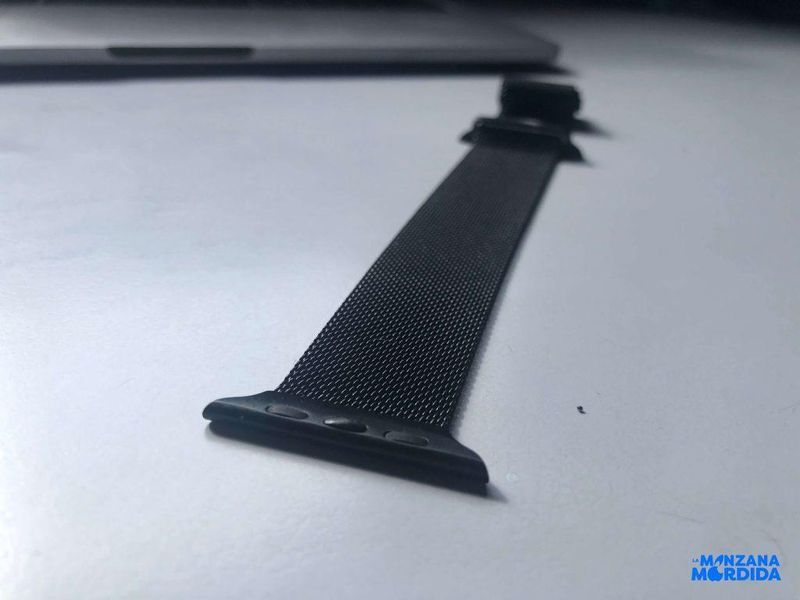 Dây đai Suritt được áp dụng như một sự thay thế cho dây đeo chính thức cho Apple Watch của bạn