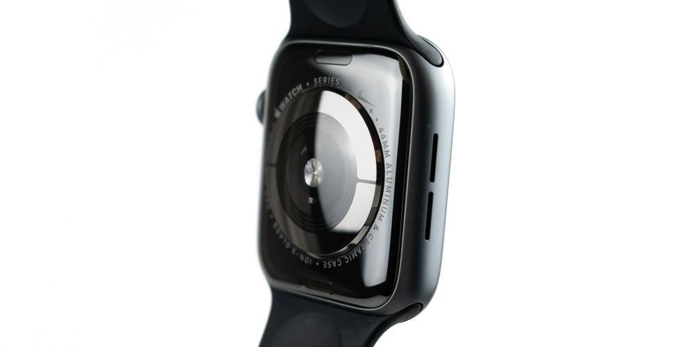 Активируйте детектор падения на Apple Watch, одну из его звездных функций.