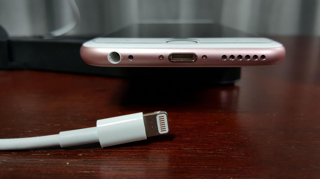 Cáp Lightning iPhone có được bảo hành trọn đời không? Internet mới lan truyền