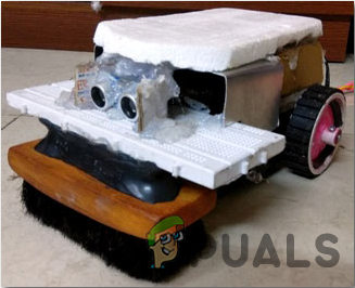 Како направити робота за чишћење пода помоћу ултразвучног сензора?