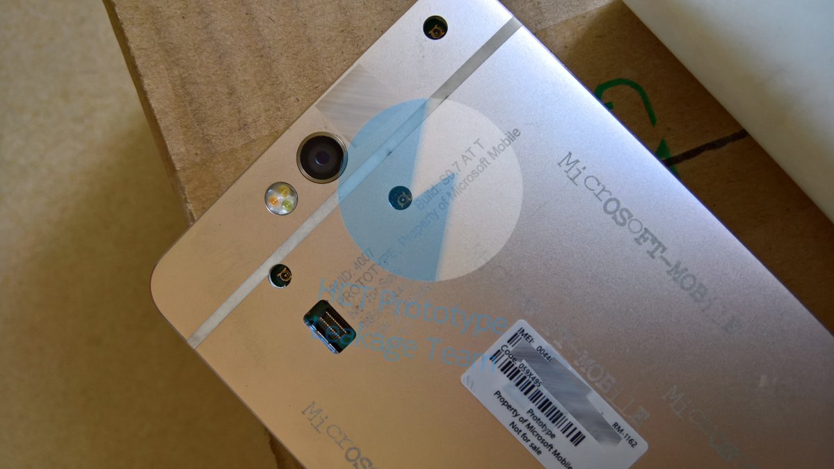 Prototype av Lumia 960 lekker online, ble antatt å være en flaggskipsenhet med 4K-skjerm og Snapdragon 820