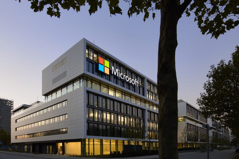 [Актуализация: Победителите на доставчиците] Microsoft трябваше да прекрати правата за вътрешна употреба за своите партньори, които не означават безплатно използване на продукти и услуги на MS