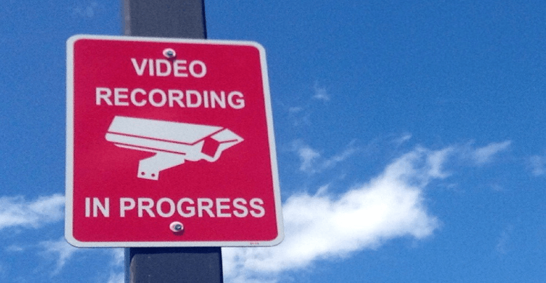 Sikkerhedseksperter advarer om netværkslækager fra tilsluttede kameraer og lydskærme