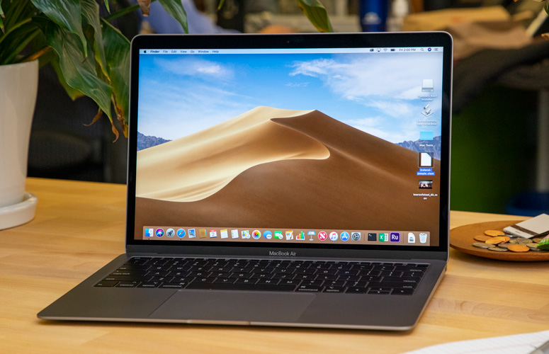 Uue Apple MacBook Pro parandamine ja täiendamine, mis on võimalik, kuid ainult spetsialistide poolt, näitab iFixiti parandatavuse skoori vaid 1 kümnest