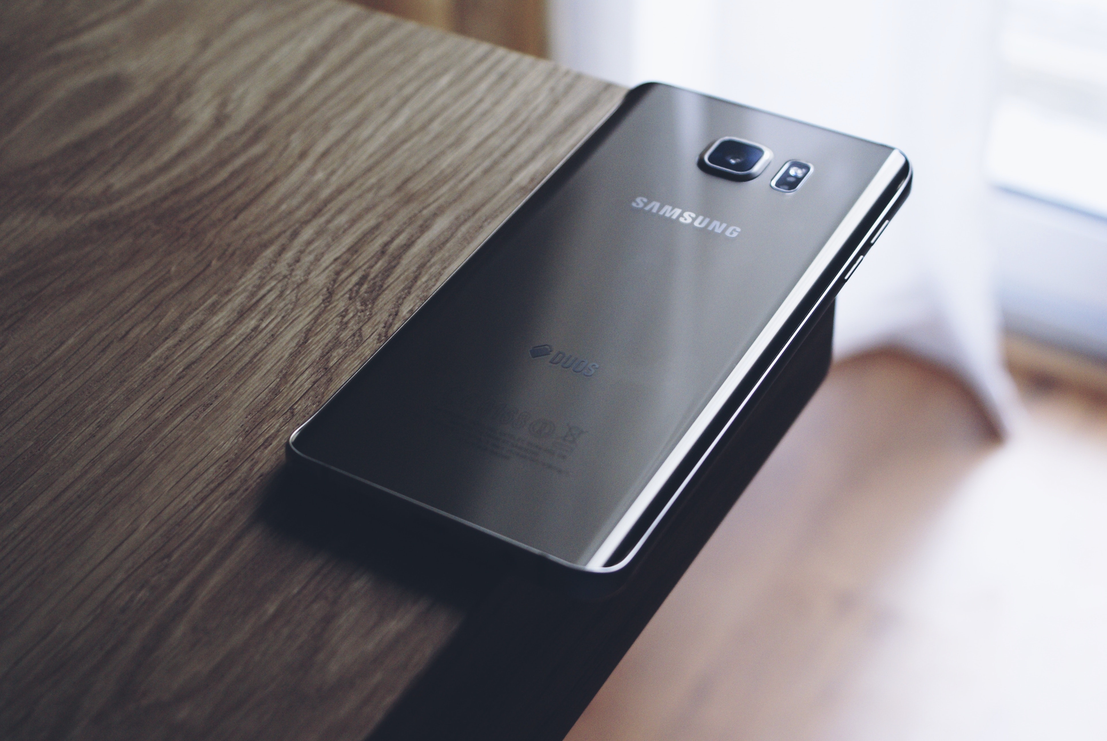 „Samsung“ išmaniuosiuose telefonuose bus daugiau įdiegtų „Microsoft“ programų, įskaitant telefoną ir „Office“