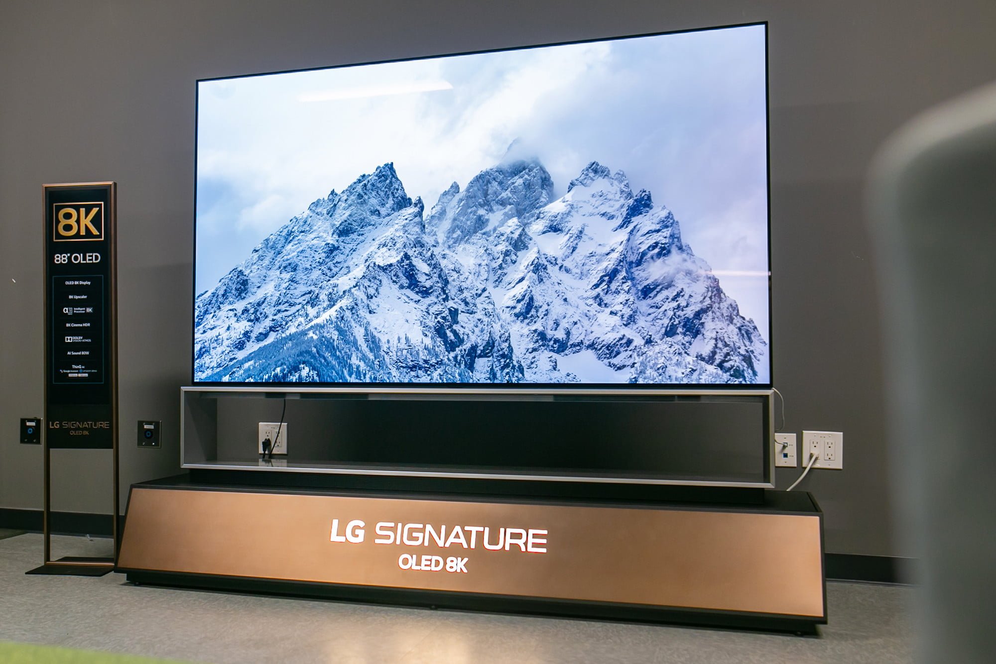 Повечето телевизори от висок клас на LG страдат от трептене при висока честота на опресняване поради производствена грешка