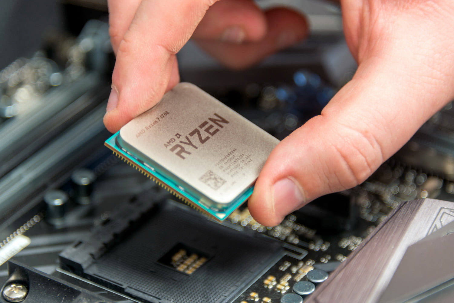 AMD Ryzen 7 2800H on paljon nopeampi APU, jossa on Vega 11 -näytönohjain