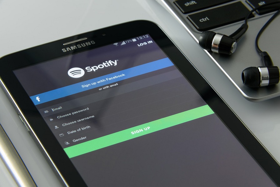 Spotify testa uma tela de integração para sua funcionalidade de ativação por voz 'Hey Spotify'