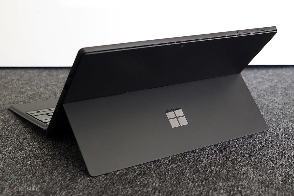 Microsoft paziņo par virsmas notikumu: jaunu divu ekrānu ierīci pie horizonta