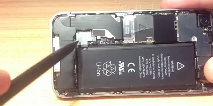 zmień baterię iphone 4s