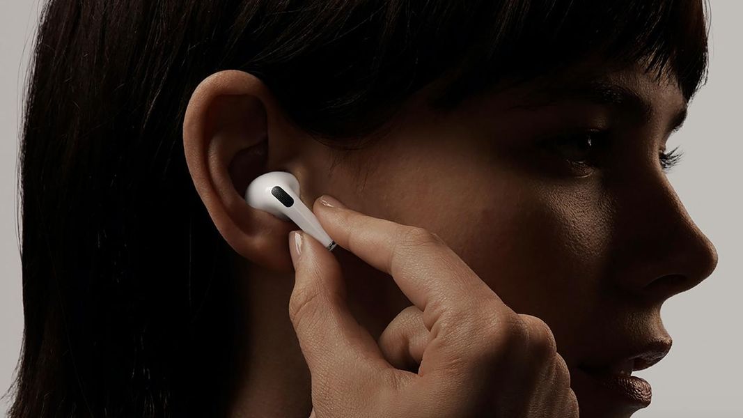 Apple bi ta črni petek prodal na milijone slušalk AirPods